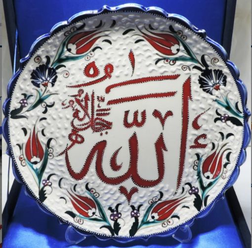 Çini Tabak, Çini Vazo, Kütahya Çini Tabak, İznik Çini Tabak, Kütahya Çinileri, İznik Çinileri, Bursa Çini Tabak, Osmangazi Çini Tabak, Yıldırım Çini Tabak, Nilüfer Çini Tabak, Çini Desenli Tabak, Hediyelik Çini Tabak, Promosyon Çini Tabak, Kişiye Özel Çini Tabak Baskı, İsme Özel Çini Tabak Baskı, Özel Baskılı Seramik Tabak Baskı, Çini Desenli Porselen Plaket Tabak, Kurumsal Logo Baskılı Çini Tabak, Protokol Hediye Tabak, Promosyon Tabak Saatler, Çini Tabak Modelleri, Çini Tabak Çeşitleri, Sevgiliye Hediye Kaligrafi Tabağı, Öğretmene Hediye Kaligrafi Tabağı, Resimli Çini Tabak Baskı, Semazen Çini Duvar Tabağı Lacivert