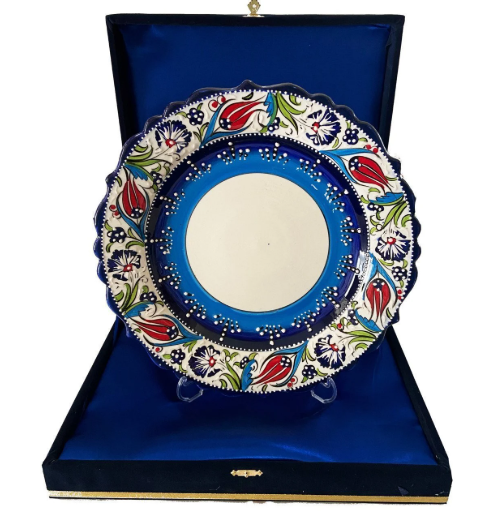 Çini Tabak, Bursa Çini Tabak, Osmangazi Çini Tabak, Yıldırım Çini Tabak, Nilüfer Çini Tabak, Çini Desenli Tabak, Hediyelik Çini Tabak, Promosyon Çini Tabak, Kişiye Özel Çini Tabak Baskı, İsme Özel Çini Tabak Baskı, Özel Baskılı Seramik Tabak Baskı, Çini Desenli Porselen Plaket Tabak, Kurumsal Logo Baskılı Çini Tabak, Protokol Hediye Tabak, Promosyon Tabak Saatler, Çini Tabak Modelleri, Çini Tabak Çeşitleri, Kütahya Çini Tabak, Sevgiliye Hediye Kaligrafi Tabağı, Öğretmene Hediye Kaligrafi Tabağı, Resimli Çini Tabak Baskı